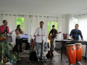 1378743_696386070389167_293221243_n